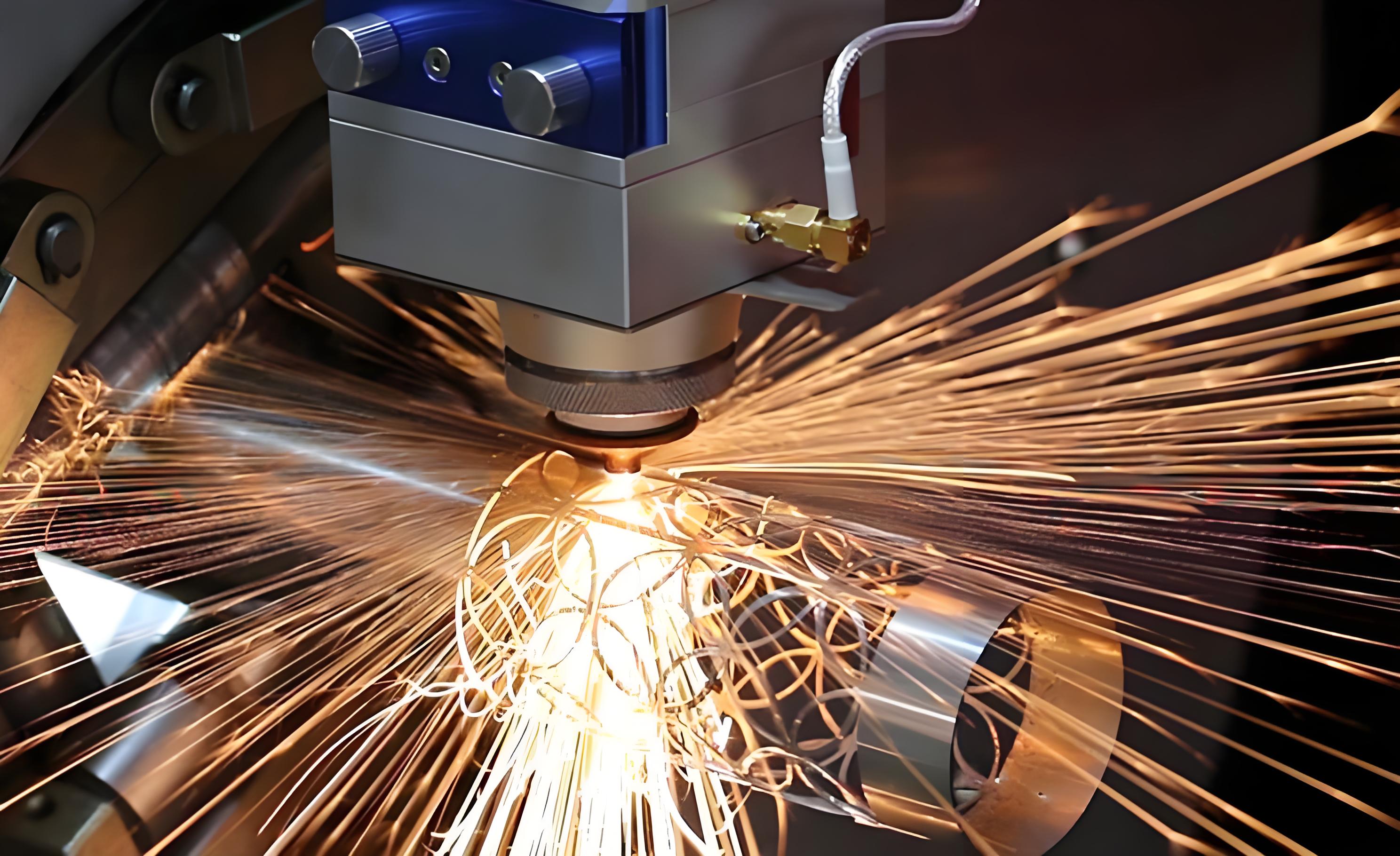 现代化工厂车间内部，大型数控机床正在加工金属板材，工人身着工作服操作设备，明亮的工业照明环境下整齐排列的生产设备